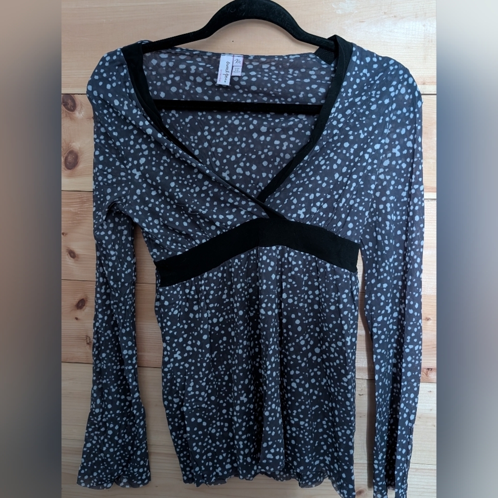 Sweet Pea Black and Gray Patterned Blouse.. Medium